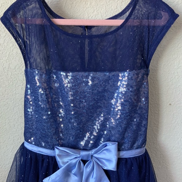 ❄️Girls formal dress❄️ - Picture 3 of 7